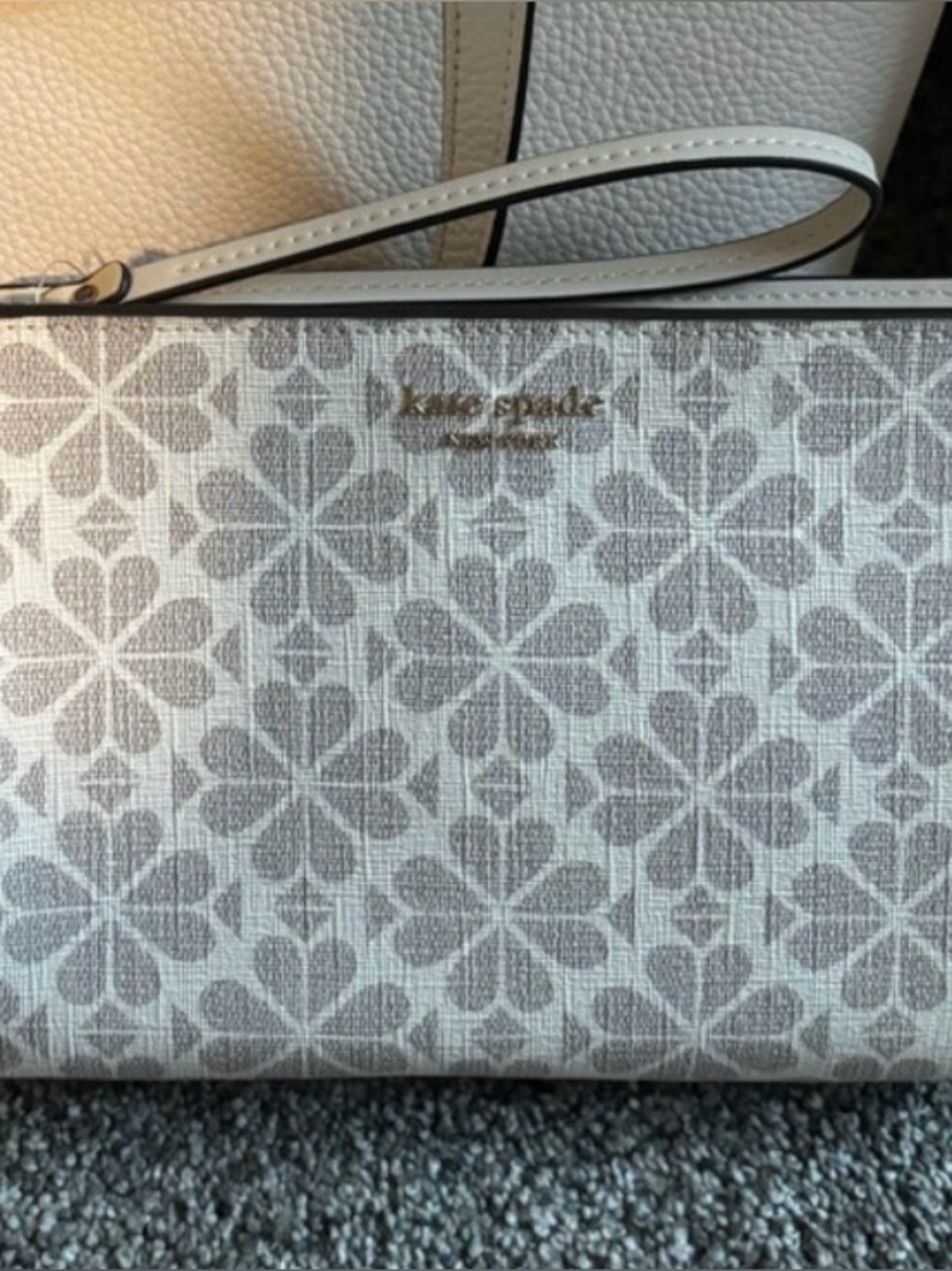 NWT Kate Spade Wristlet Clutch